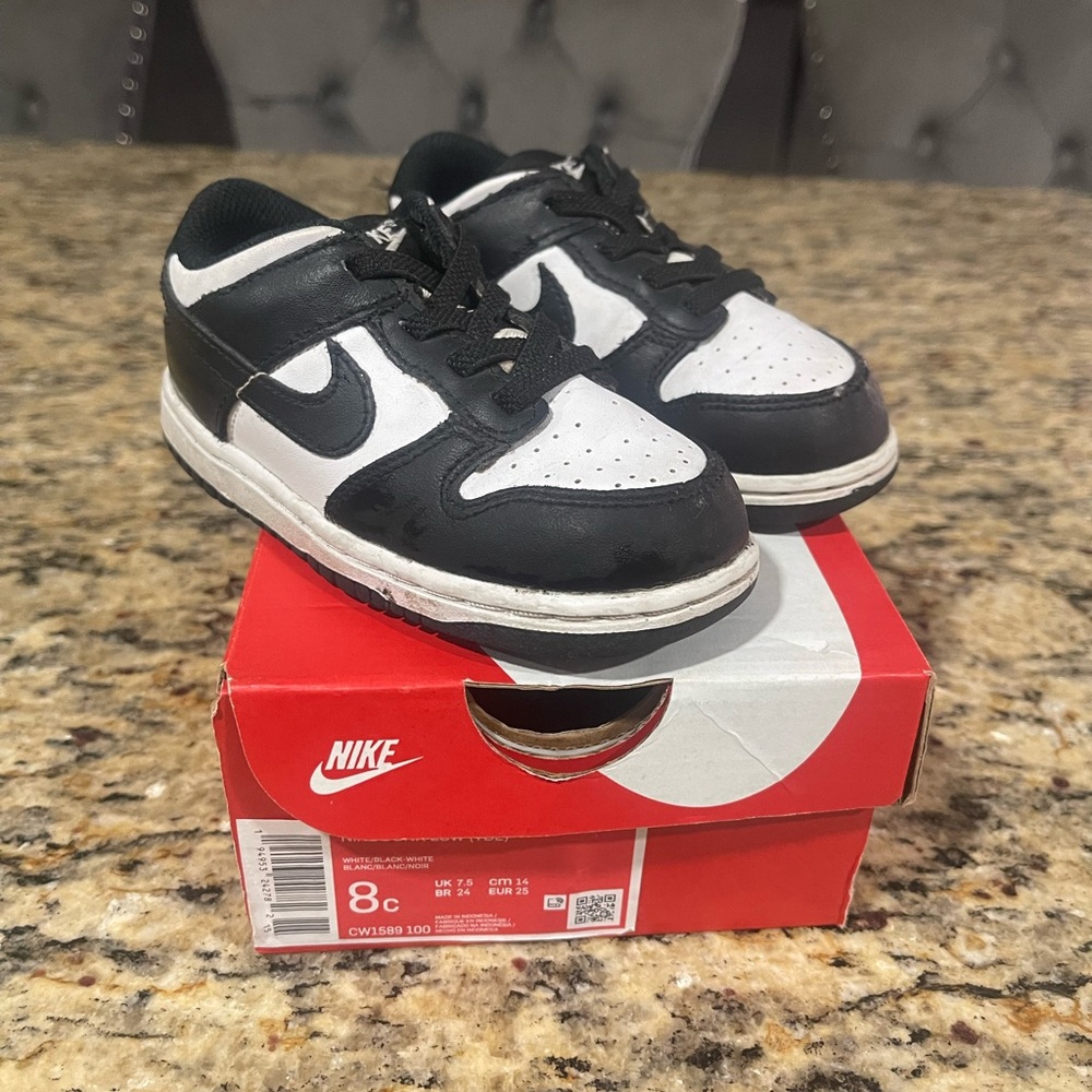 Pandas Nike size 8c